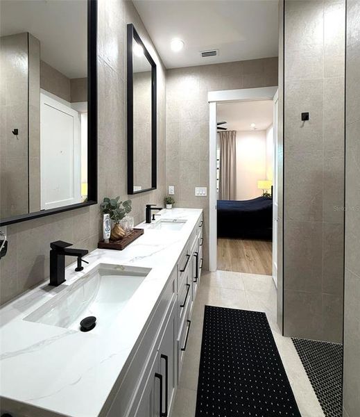 Furnished interior view inside a new home in , Port Charlotte (Image 41).