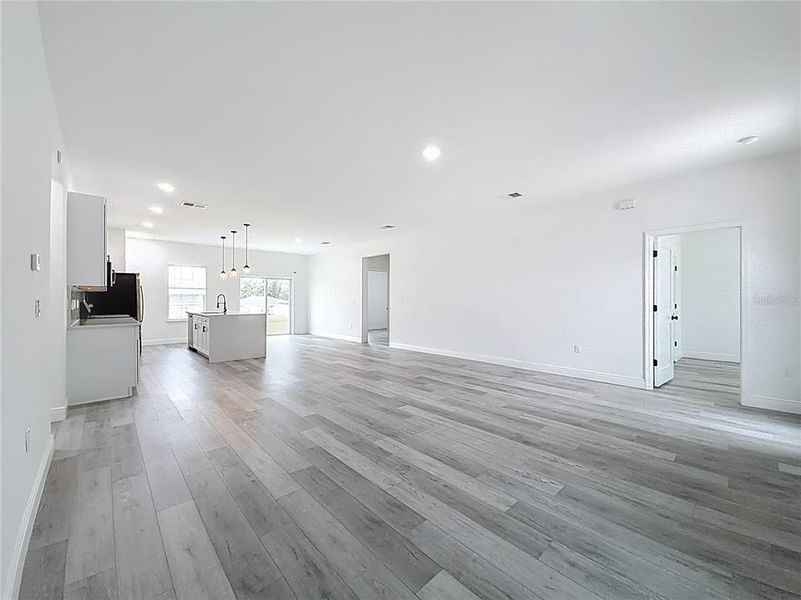 Spacious, unfurnished interior of a new home in , Ocala (Image 18).