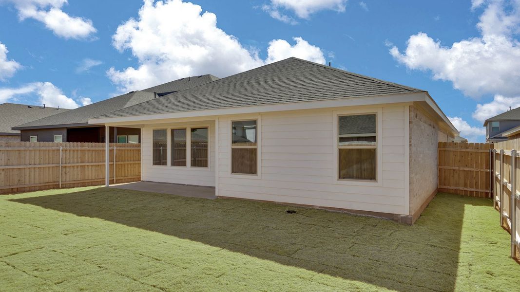 Exterior details and patio area of a home in Viridian, Lubbock (Image 3).