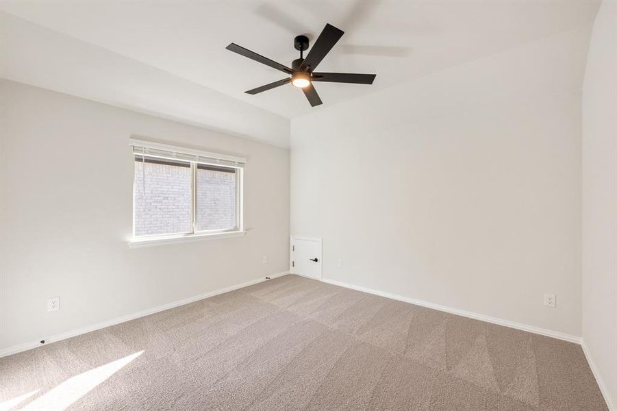 Spacious, unfurnished interior of a new home in Creekview Meadows, Pilot Point (Image 30).