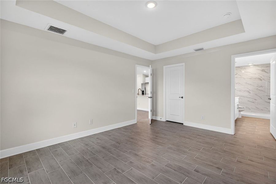 Spacious, unfurnished interior of a new home in Cape Coral, Cape Coral (Image 17).