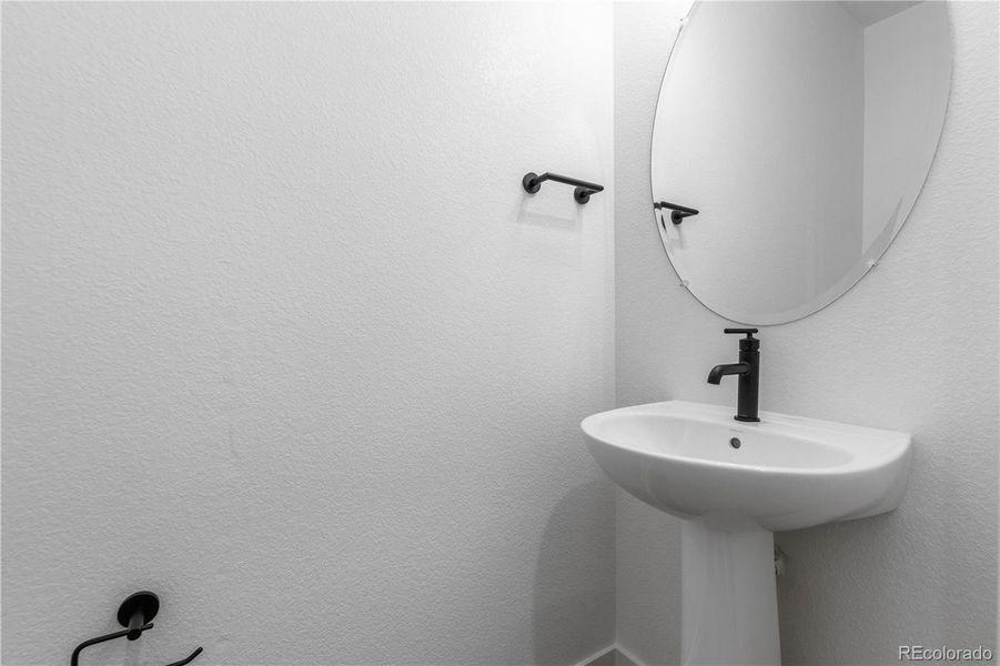 Image 25 of a home in Granary. Image 25 of a home in Granary.