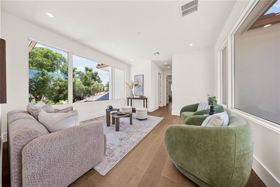 Furnished interior view inside a new home in , Orlando (Image 18).