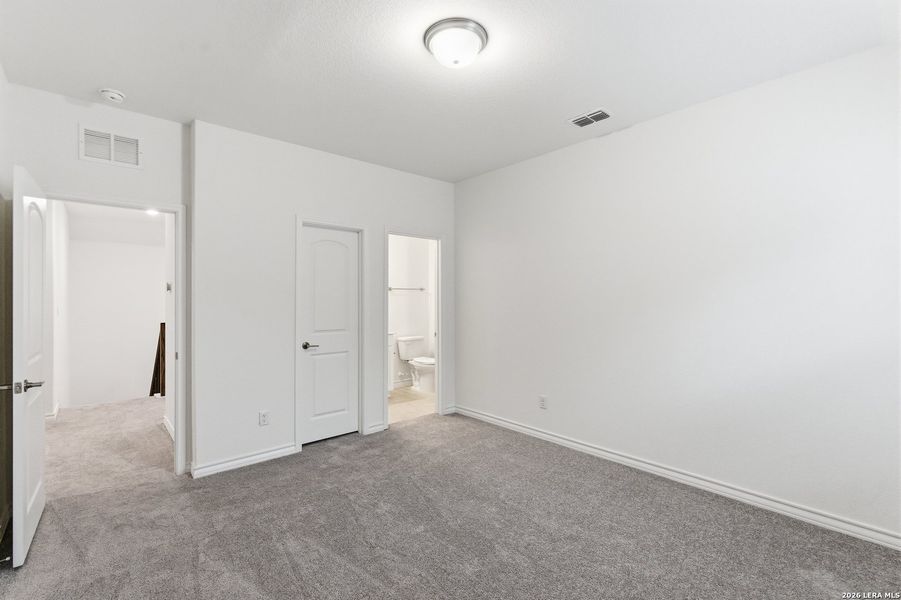 Spacious, unfurnished interior of a new home in Lily Springs, Seguin (Image 41).