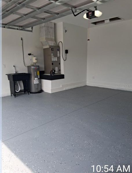 Spacious, unfurnished interior of a new home in , Palm Bay (Image 10).