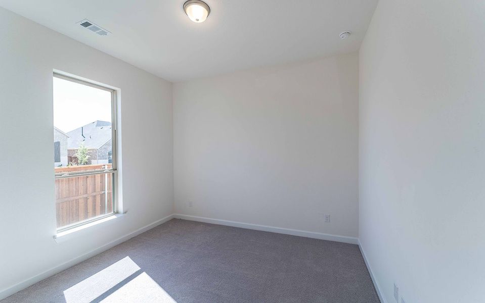 Spacious, unfurnished interior of a new home in Sonoma Verde, Rockwall (Image 9).