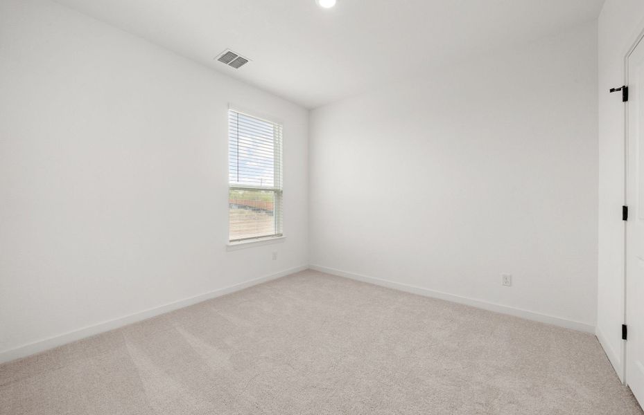 Spacious, unfurnished interior of a new home in Sunfield, Buda (Image 21).