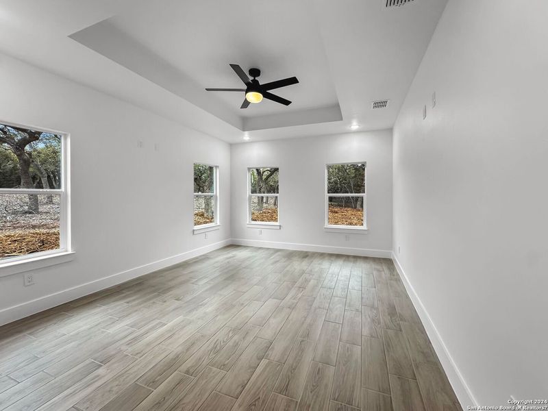 Spacious, unfurnished interior of a new home in , Blanco (Image 10).