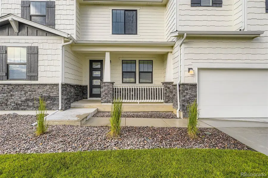 Exterior details and patio area of a home in , Elizabeth (Image 3).