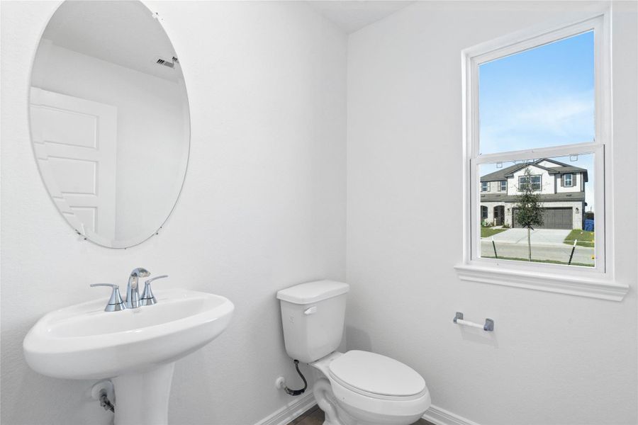 Furnished interior view inside a new home in Vida Costera, Texas City (Image 11).