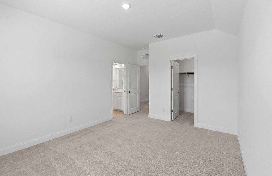 Spacious, unfurnished interior of a new home in Bluffview Reserve, Leander (Image 61).