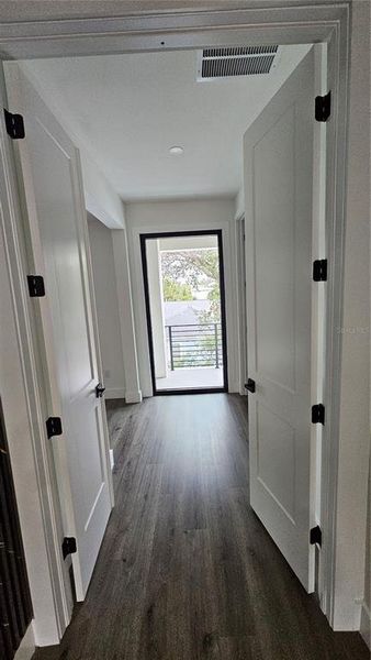 Spacious, unfurnished interior of a new home in , Tampa (Image 15).