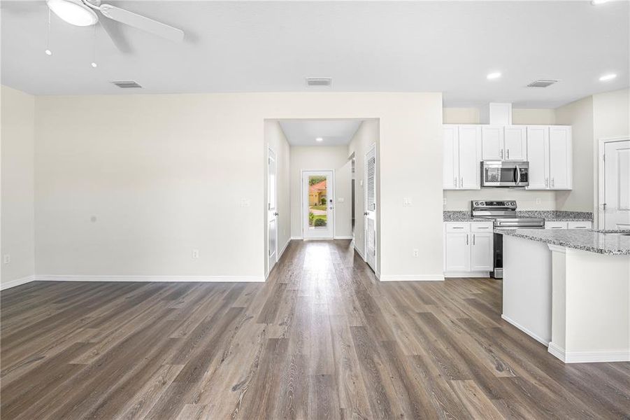 Spacious, unfurnished interior of a new home in , Weeki Wachee (Image 33).