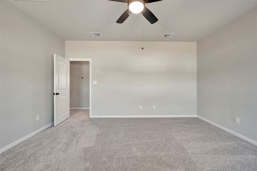 Spacious, unfurnished interior of a new home in Heritage, Dripping Springs (Image 28).