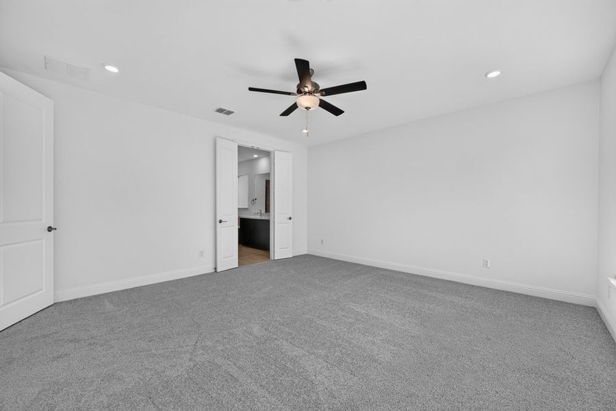 Spacious, unfurnished interior of a new home in South Oak, Lakewood Village (Image 17).