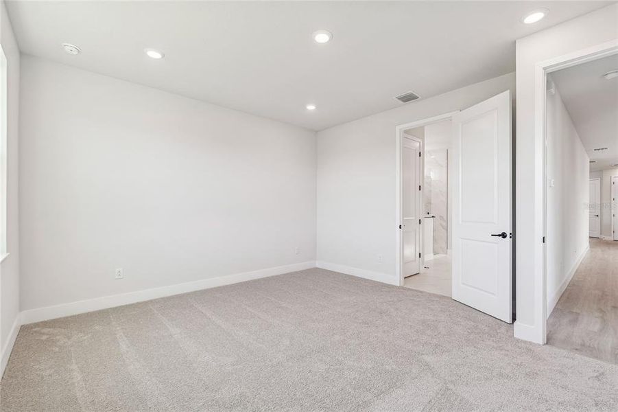 Spacious, unfurnished interior of a new home in Chapel Crossings - Garden Series, Wesley Chapel (Image 27). Spacious, unfurnished interior of a new home in Chapel Crossings - Garden Series, Wesley Chapel (Image 27).