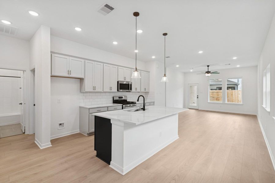 Furnished interior view inside a new home in The Grand Prairie 40’, Hockley (Image 8). Furnished interior view inside a new home in The Grand Prairie 40’, Hockley (Image 8).