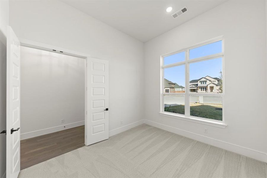 Spacious, unfurnished interior of a new home in Heath Golf and Yacht: Elegante' Series, Heath (Image 18).