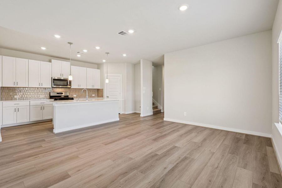 Photo is not of the actual home, but is an inspirational photo of builder’s model home and may depict options, furnishings, and/or decorator features that are not included Photo is not of the actual home, but is an inspirational photo of builder’s model home and may depict options, furnishings, and/or decorator features that are not included