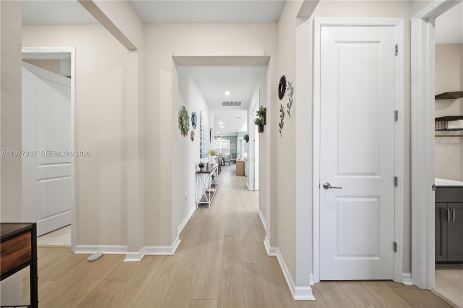 Furnished interior view inside a new home in Del Webb Minneola, Minneola (Image 25).