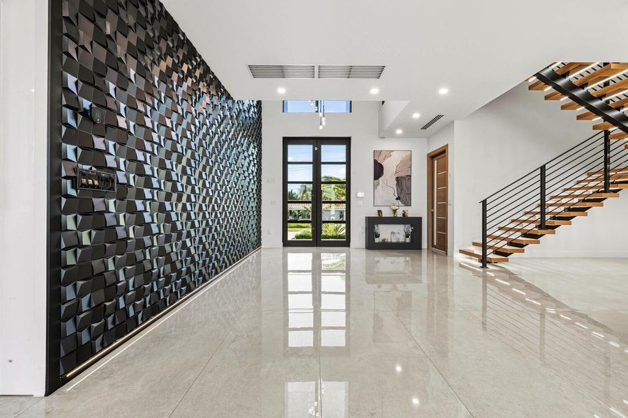 Spacious, unfurnished interior of a new home in , Lighthouse Point (Image 22).