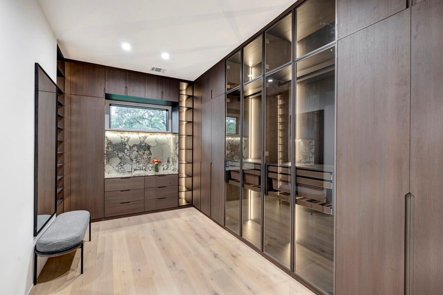 Spacious, unfurnished interior of a new home in , Houston (Image 44).