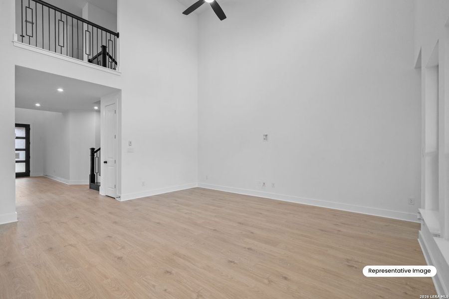 Spacious, unfurnished interior of a new home in Ladera, San Antonio (Image 7).