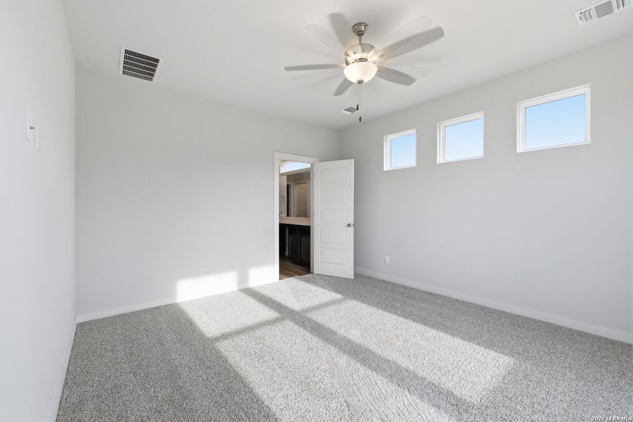 Spacious, unfurnished interior of a new home in The Meadows at Hunters Ranch, San Antonio (Image 7).