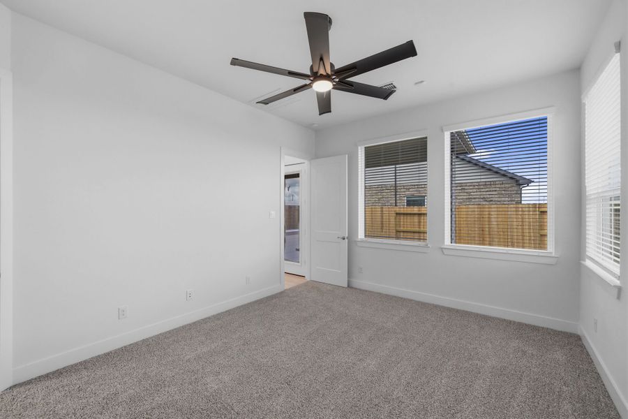 Spacious, unfurnished interior of a new home in Beacon Point, Texas City (Image 29).