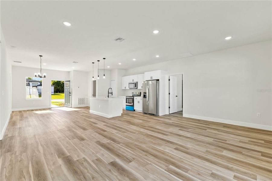 Spacious, unfurnished interior of a new home in , Ocala (Image 11).