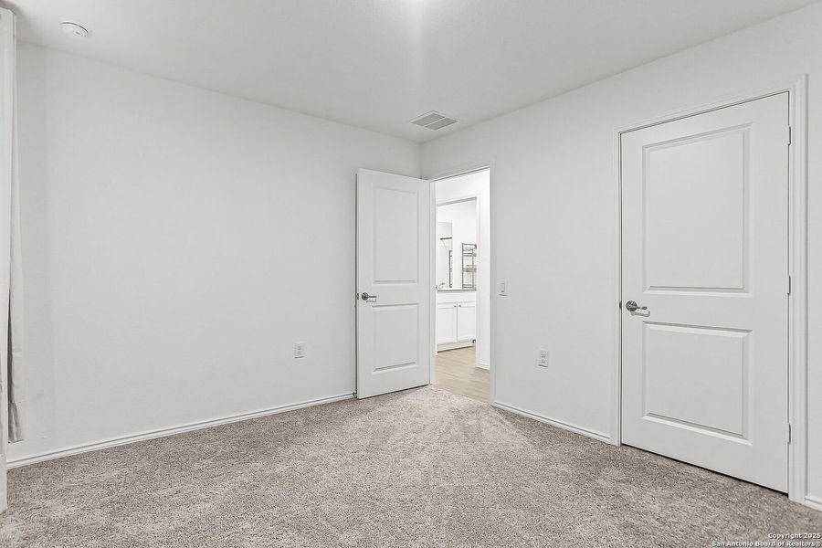 Spacious, unfurnished interior of a new home in , San Antonio (Image 17).