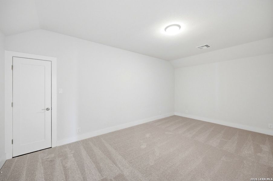 Spacious, unfurnished interior of a new home in Alsatian Oaks, Castroville (Image 19).