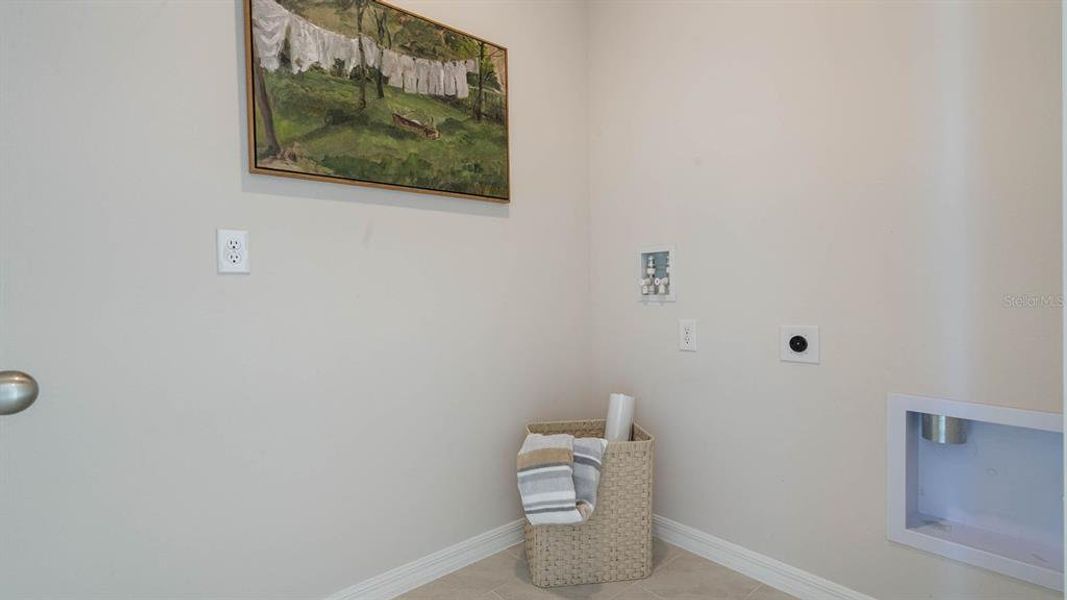 Furnished interior view inside a new home in Fox Branch, Lakeland (Image 21).