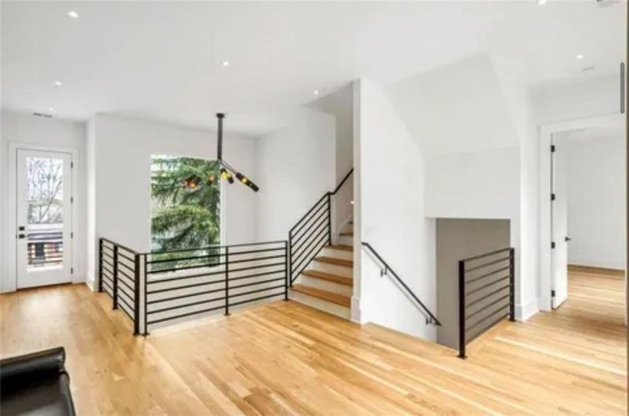 Spacious, unfurnished interior of a new home in , Brookhaven (Image 23).