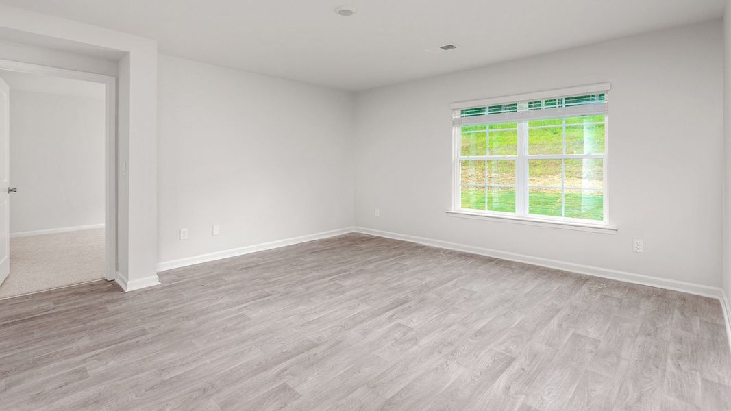Spacious, unfurnished interior of a new home in Owens Ridge, Lexington (Image 16).