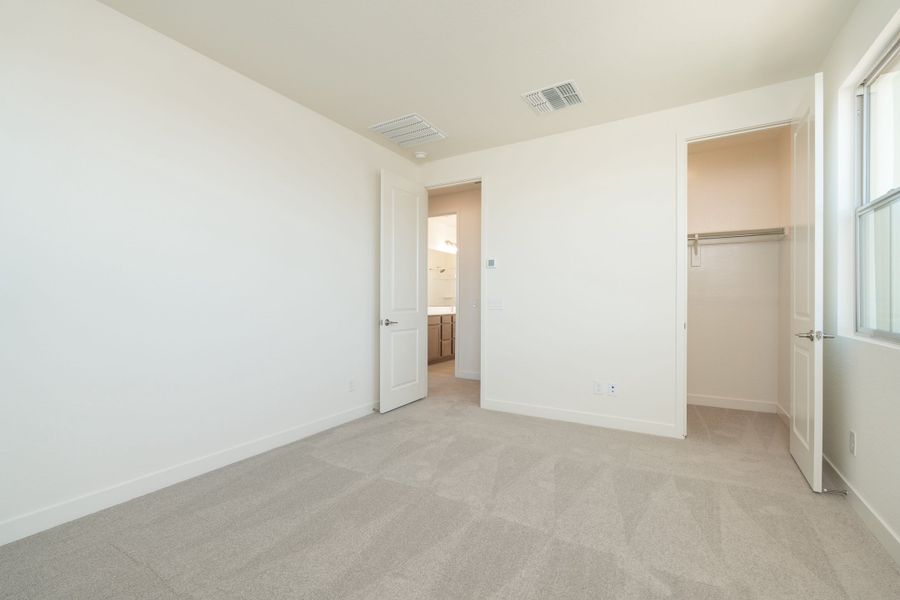 Spacious, unfurnished interior of a new home in Soleo, San Tan Valley (Image 14).