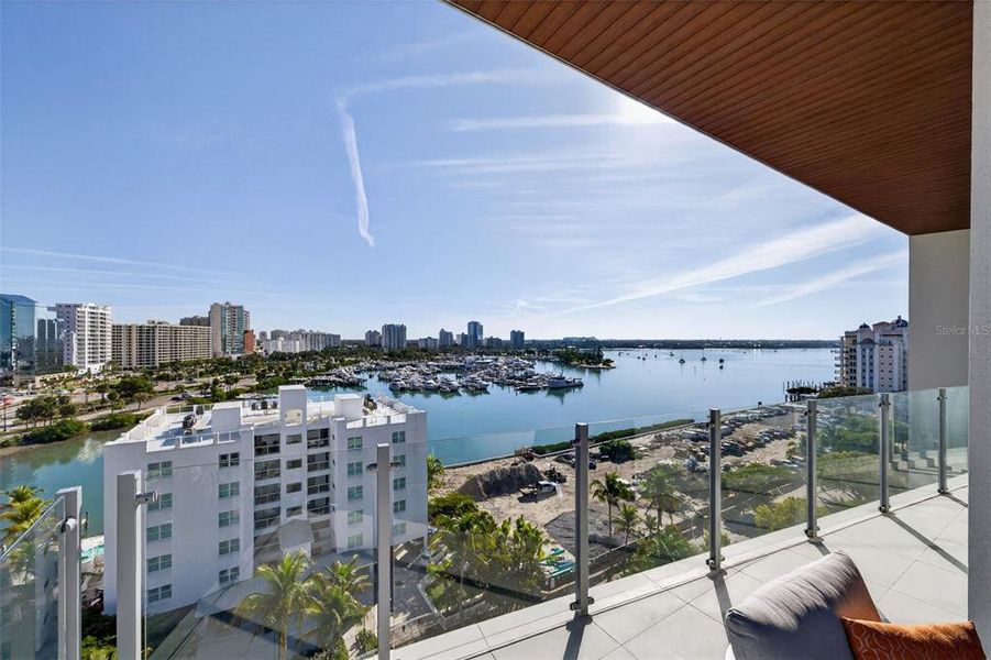 Condo located in Sarasota, FL showcasing its design and architecture (Image 32).