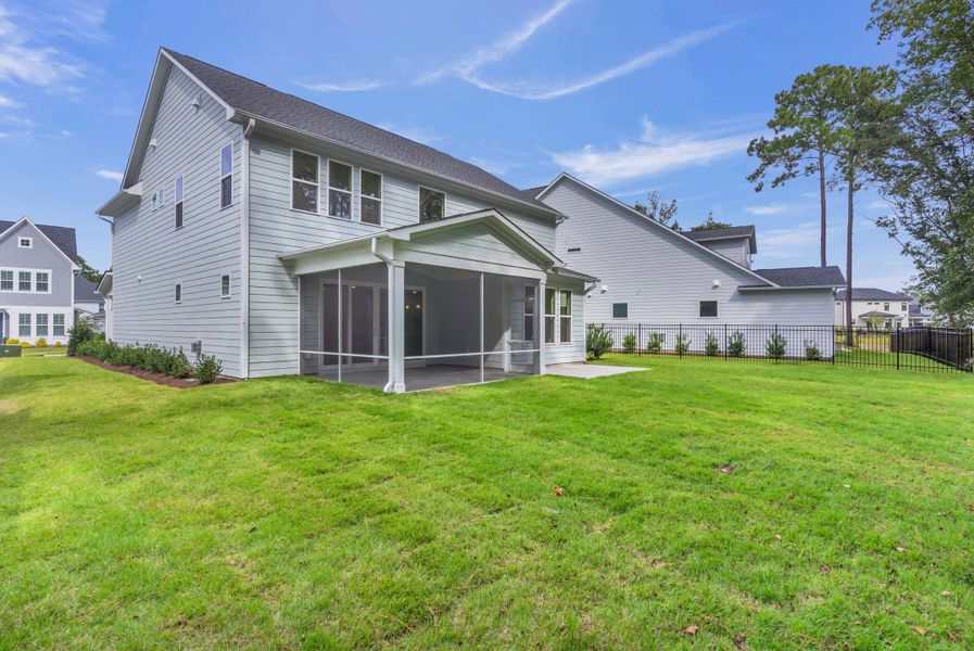 Representative exterior details of a home built from the The Hampton by RobuckHomes in Stonehenge, Raleigh (Image 59).