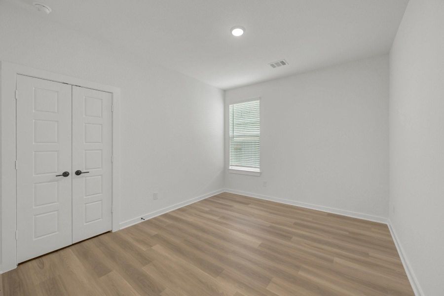 Spacious, unfurnished interior of a new home in Miller's Pond, Rosenberg (Image 25).