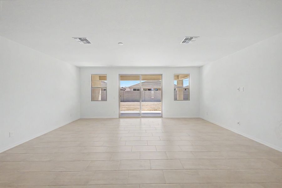 Spacious, unfurnished interior of a new home in Las Ventanas, Goodyear (Image 11).