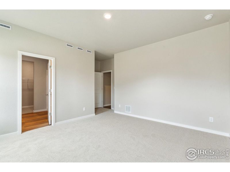 Spacious, unfurnished interior of a new home in Hidden Valley Farm, Severance (Image 11).