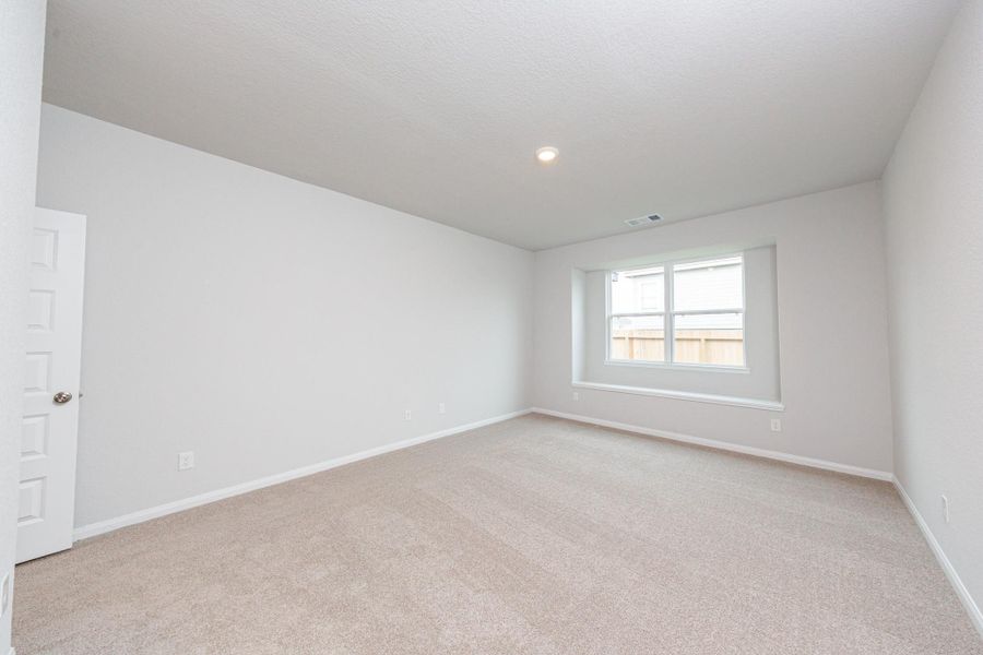 Spacious, unfurnished interior of a new home in Cliffstone Hills, Conroe (Image 16).