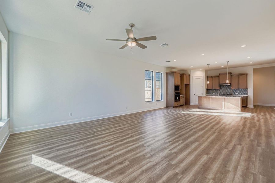 Spacious, unfurnished interior of a new home in 6 Creeks, Kyle (Image 7).