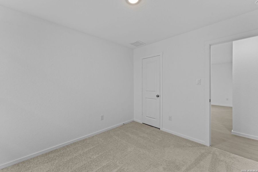 Spacious, unfurnished interior of a new home in Guadalupe Ridge, New Braunfels (Image 17).