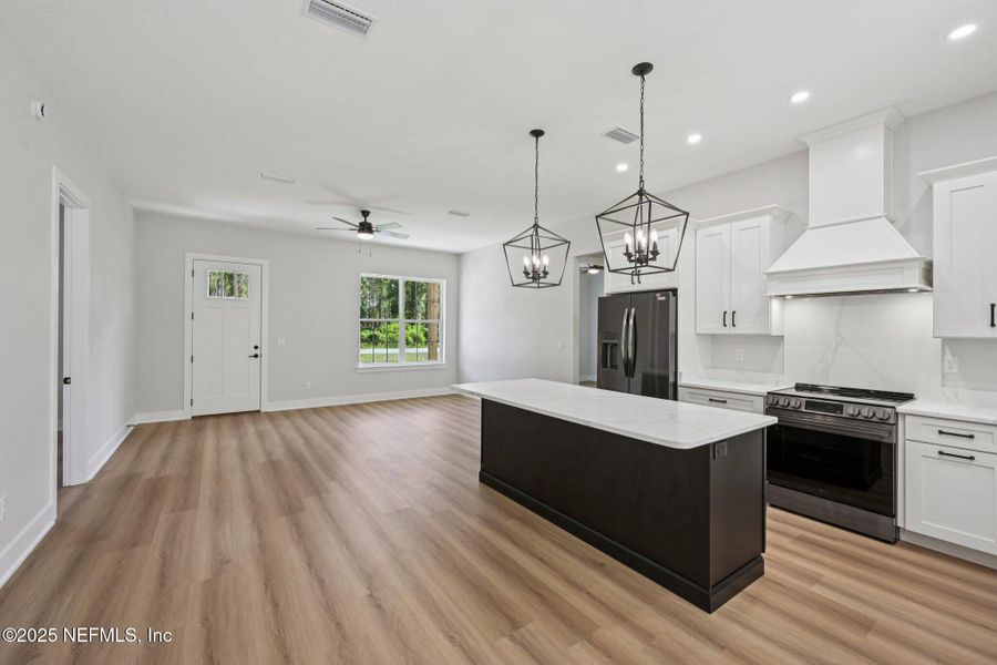 Furnished interior view inside a new home in , Palatka (Image 11).
