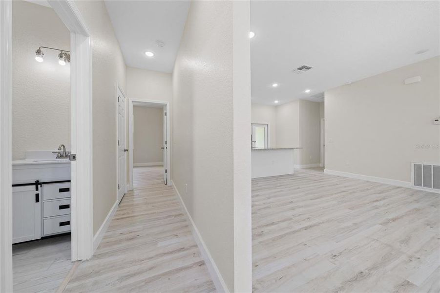 Spacious, unfurnished interior of a new home in , Kissimmee (Image 18).