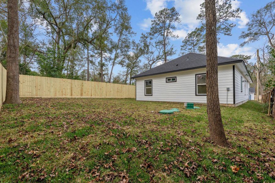 Exterior details and patio area of a home in , Willis (Image 25).
