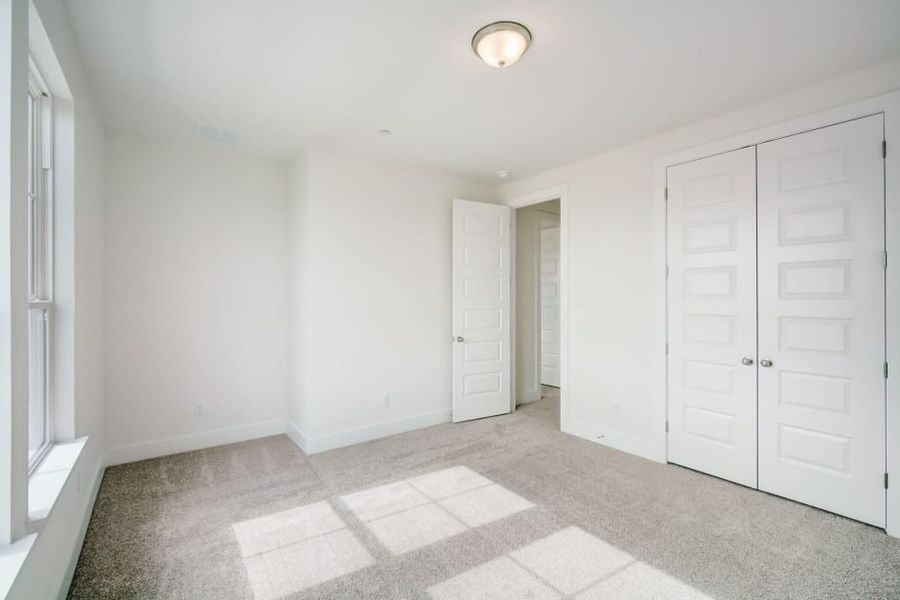 Spacious, unfurnished interior of a new home in Avery Centre, Round Rock (Image 18).