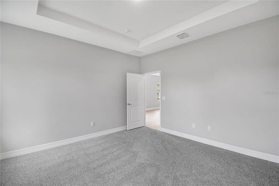 Spacious, unfurnished interior of a new home in , Ocala (Image 32).