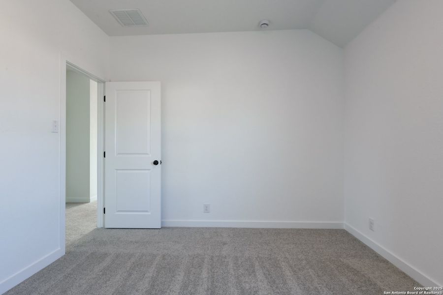Spacious, unfurnished interior of a new home in Arcadia Ridge, San Antonio (Image 29).